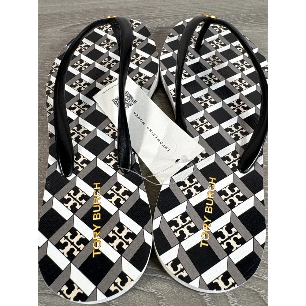Tory Burch Chelsea Flip Flop Black Geo Logo Thong Sandals 144177 Size 5 NEW